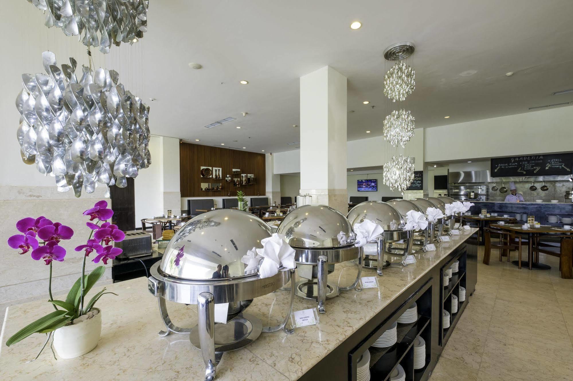 Sintesa Peninsula Hotel Палембанг Екстериор снимка