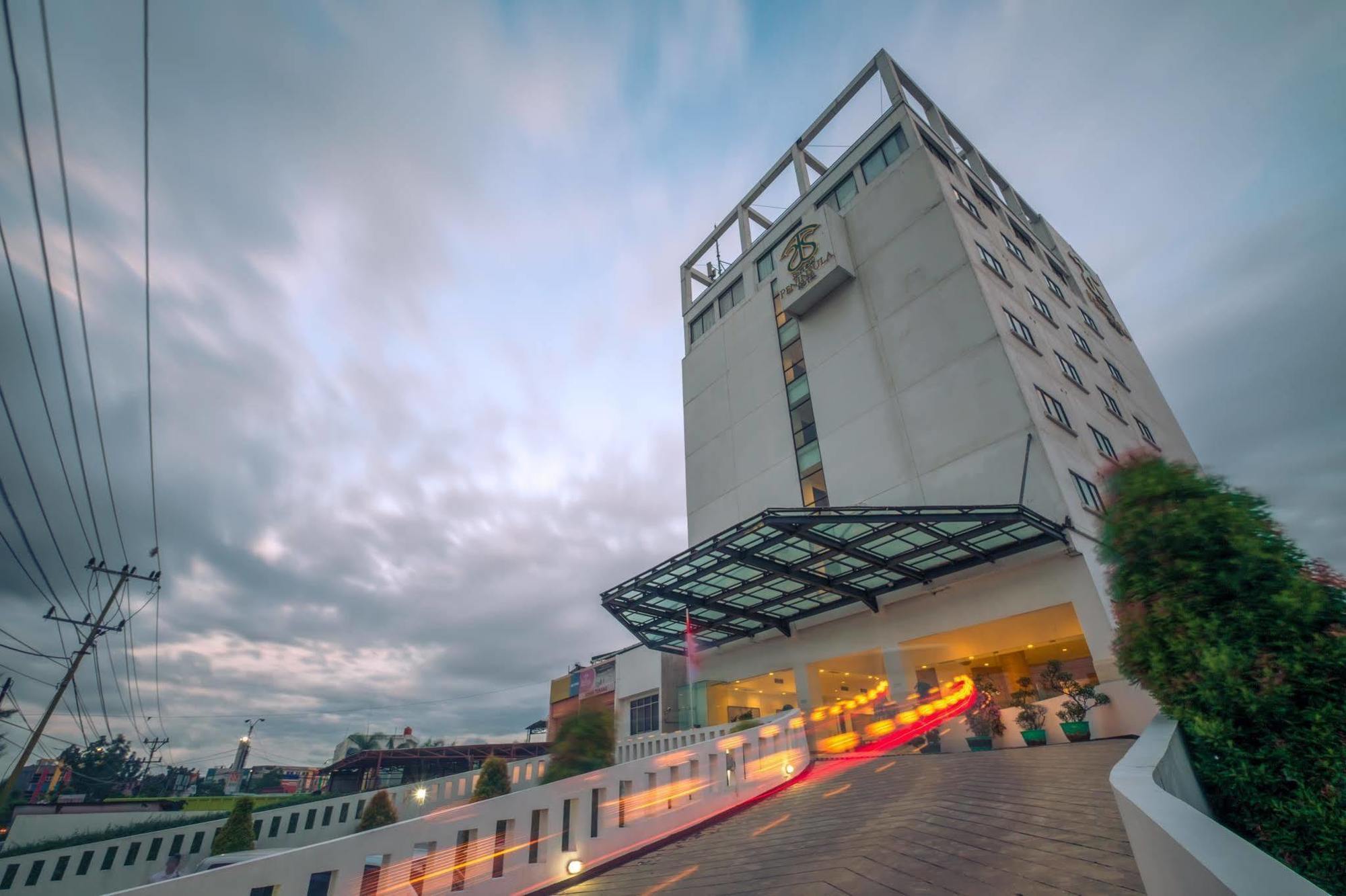 Sintesa Peninsula Hotel Палембанг Екстериор снимка