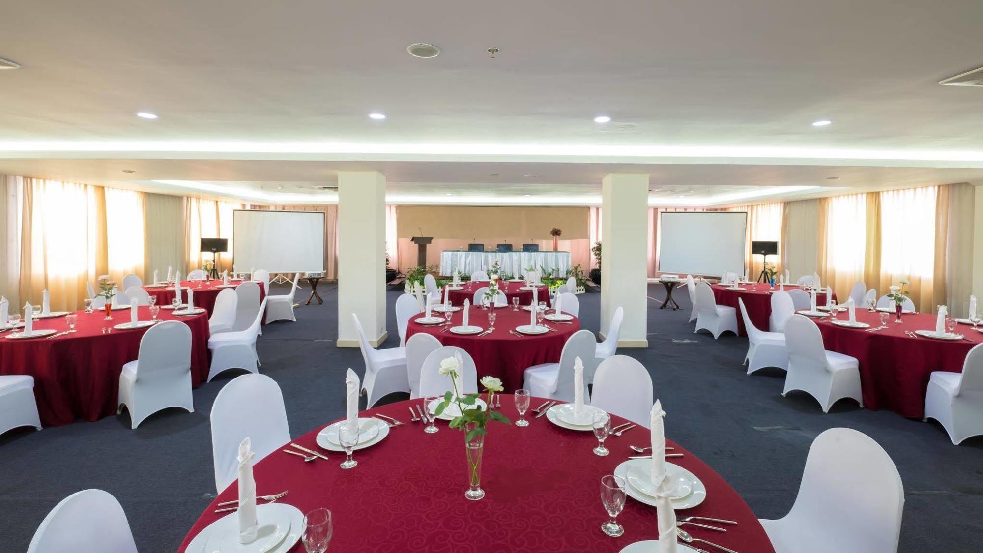 Sintesa Peninsula Hotel Палембанг Екстериор снимка